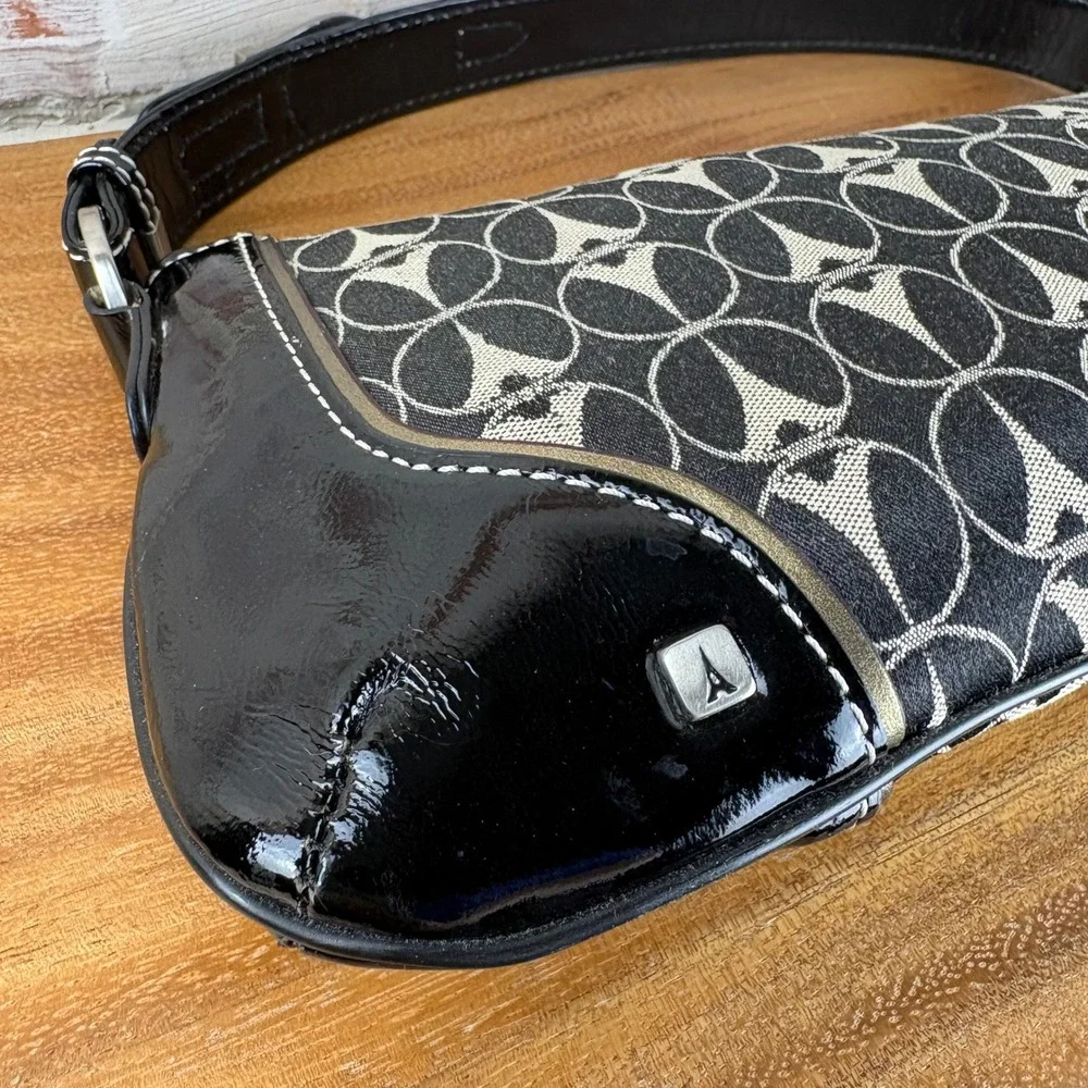 La Tour Eiffel Y2K Baguette Shoulder Bag Black Monogram‎ Patent Trim